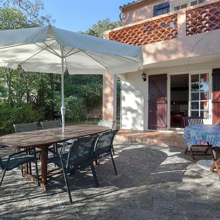 Snug Holiday Home In Bormes Les Mimosas With Pool Kültér fotó