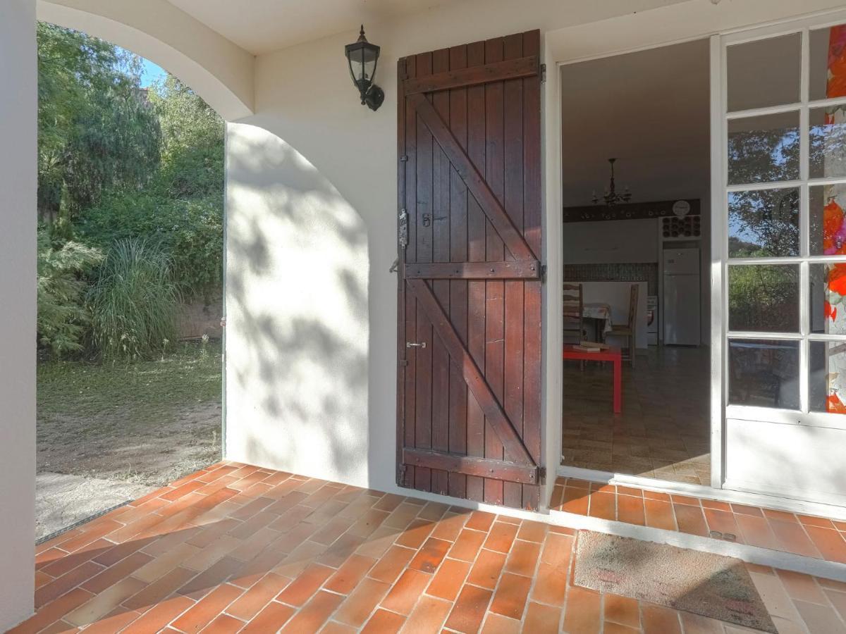 Snug Holiday Home In Bormes Les Mimosas With Pool Kültér fotó