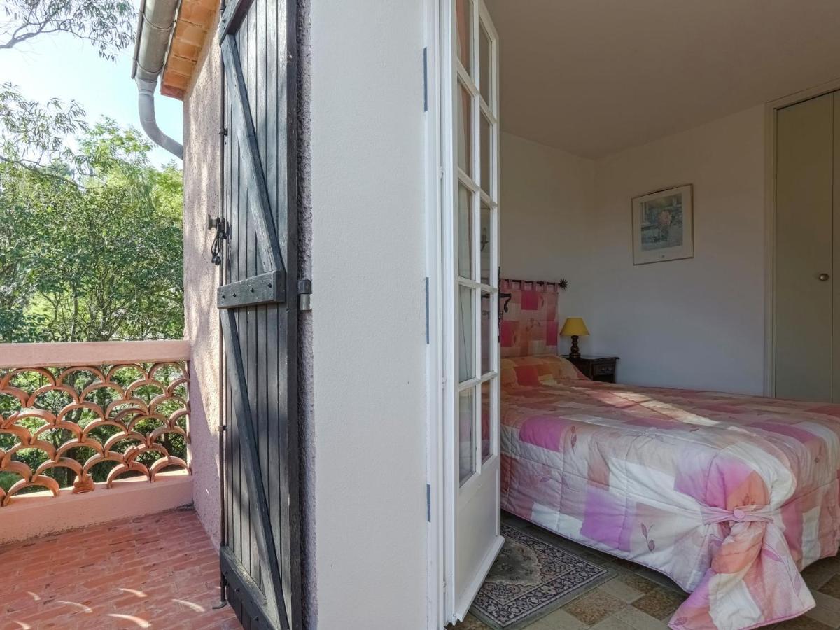 Snug Holiday Home In Bormes Les Mimosas With Pool Kültér fotó