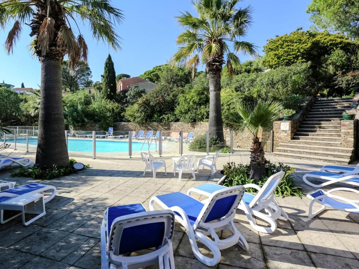 Snug Holiday Home In Bormes Les Mimosas With Pool Kültér fotó